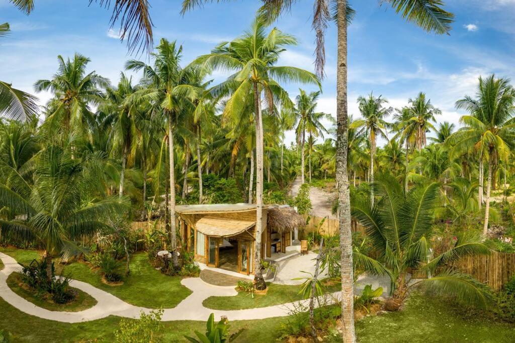The Bamboo Houses - Tropical Garden & Empty Beach General Luna  Luaran gambar