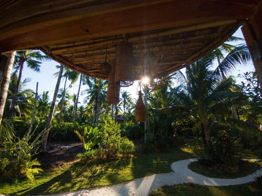 The Bamboo Houses - Tropical Garden & Empty Beach General Luna  Luaran gambar