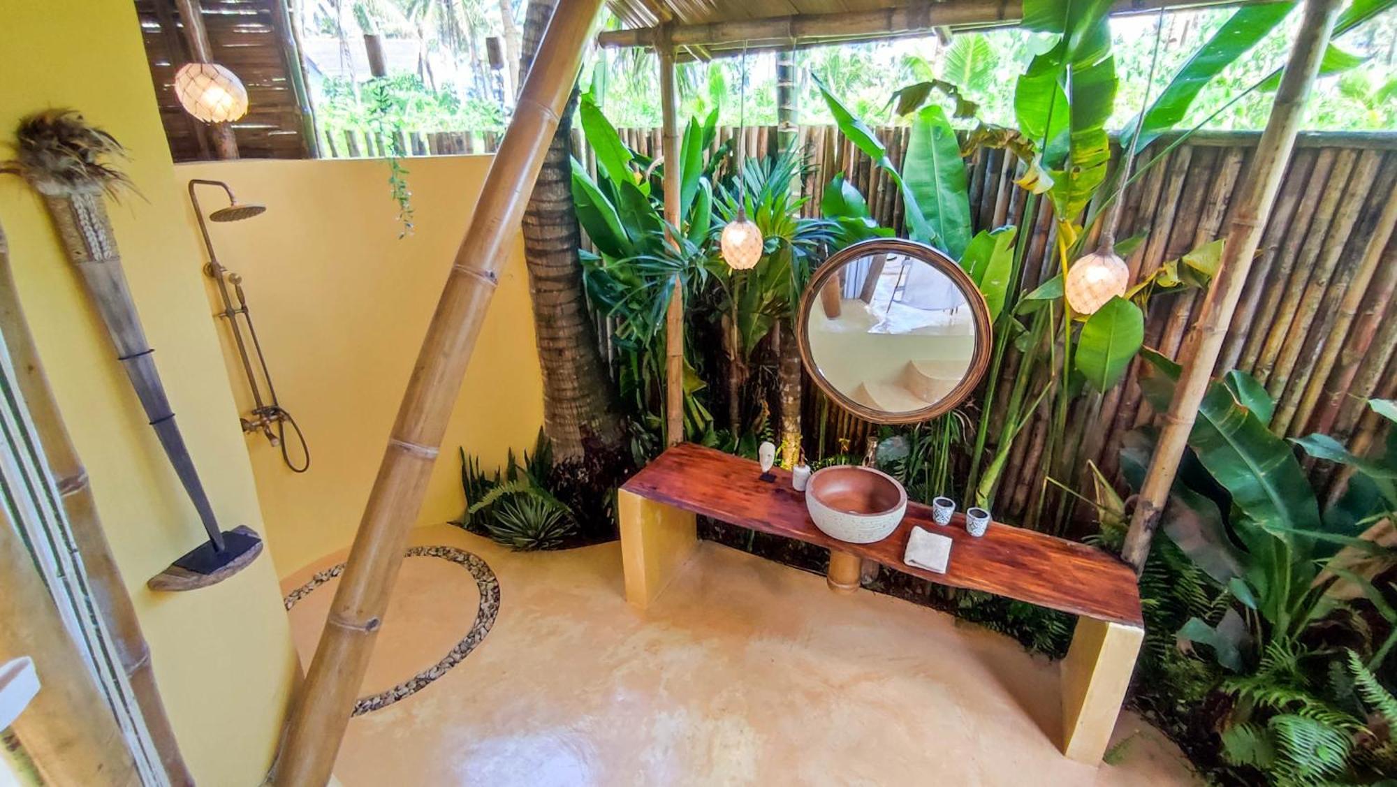 The Bamboo Houses - Tropical Garden & Empty Beach General Luna  Luaran gambar