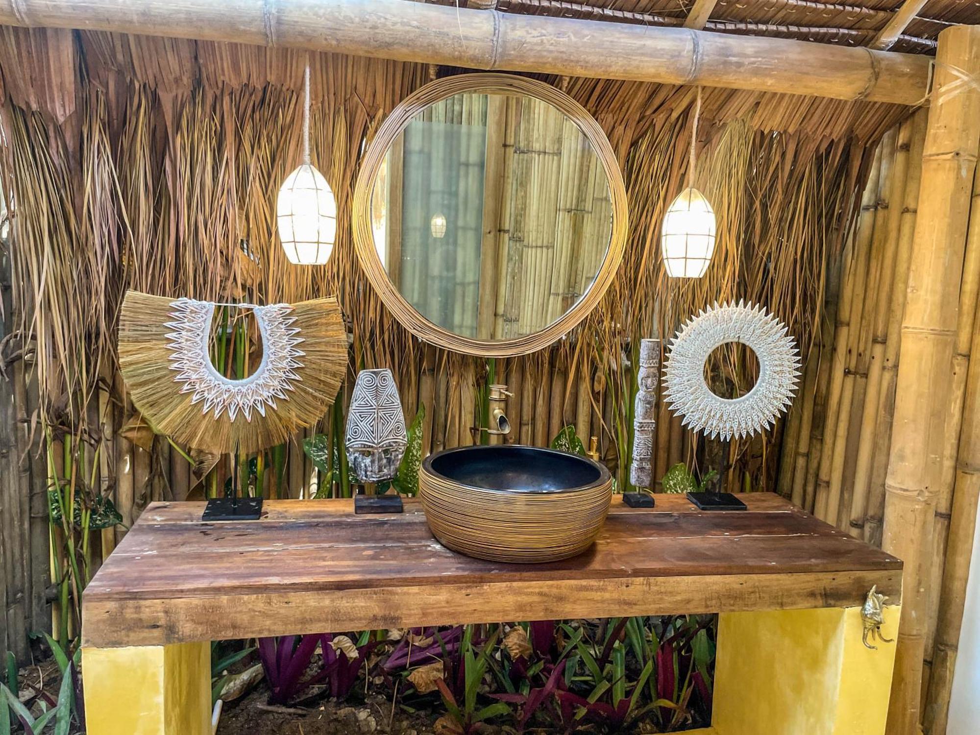 The Bamboo Houses - Tropical Garden & Empty Beach General Luna  Luaran gambar